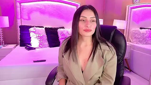 ZaraGold from StripChat