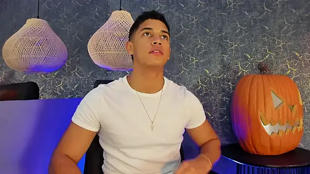 Zayne_cross from StripChat is Freechat