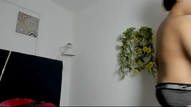 zeusapollofuck from StripChat is Freechat