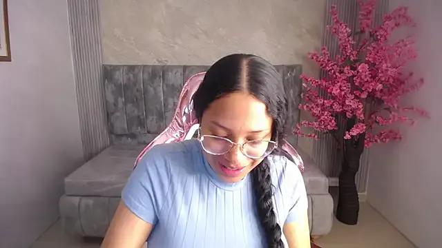 zhara_rose_s from StripChat is Freechat