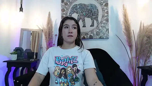 ZharaGag_on_u from StripChat is Freechat