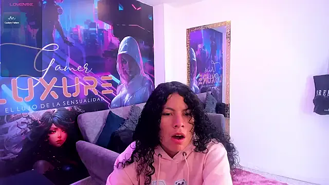 Girls: try live performances with matured performers, from dancing to quirks, in a variety of beautiful sex cams.