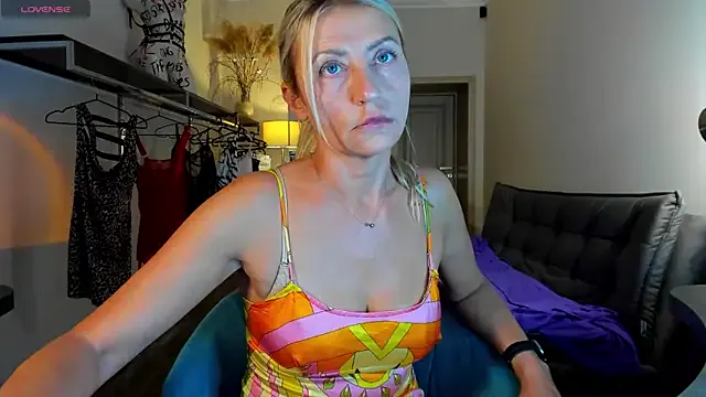 ZoeGrant from StripChat