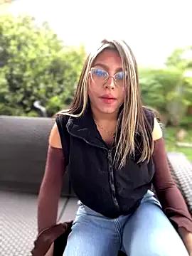 ZoeMiller_Pink from StripChat is Freechat