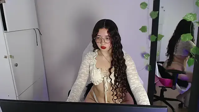 zoesinclair2 from StripChat is Freechat