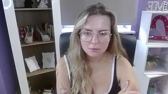 Girls: try live performances with matured performers, from dancing to quirks, in a variety of beautiful sex cams.
