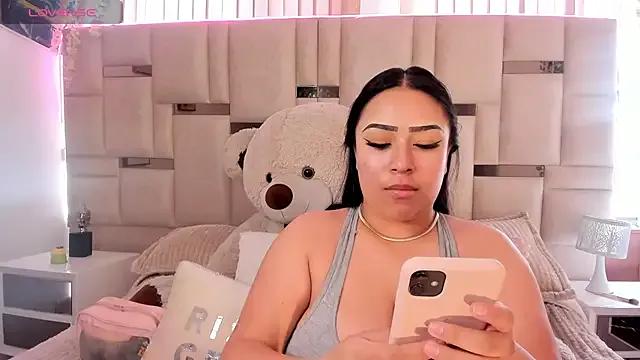 Zoey_thompson from StripChat is Freechat