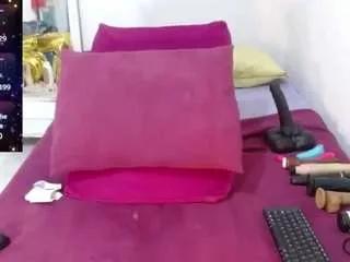 latinakiira from CamSoda is Freechat