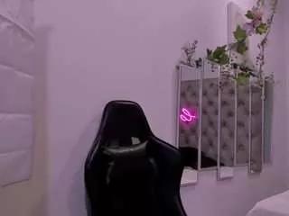 naomii-viper from CamSoda is Freechat