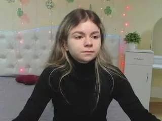 tinaredly from CamSoda is Freechat