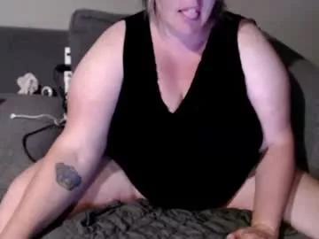 Squirtymilfjess webcams show profile image 