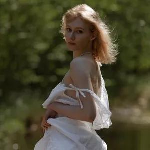 AuroraShy from MyFreeCams is Freechat