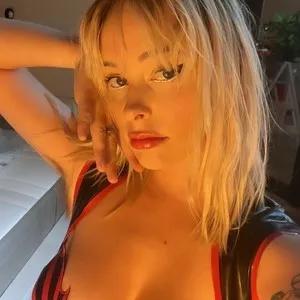 Beatrixlove from MyFreeCams is Freechat