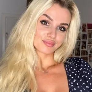 CorneliaGlow from MyFreeCams is Freechat