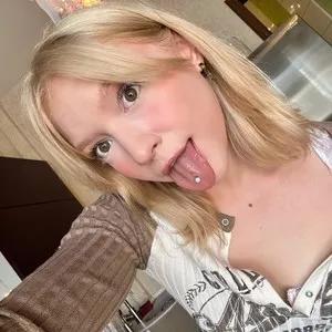 CrazyWine from MyFreeCams is Freechat