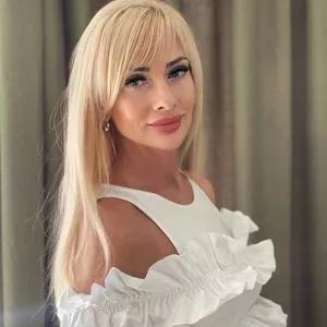 GoldenBerry from MyFreeCams is Freechat