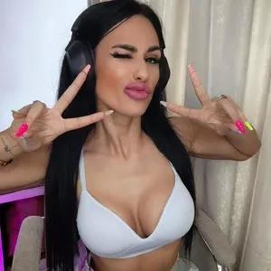 Lorettelorena from MyFreeCams is Freechat