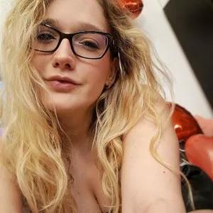 MonicMoon18 from MyFreeCams is Freechat