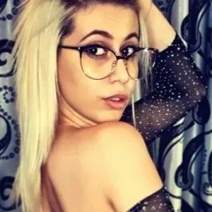 RoseDiamond18 from MyFreeCams is Freechat