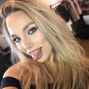 SabrinaGolden from MyFreeCams is Freechat