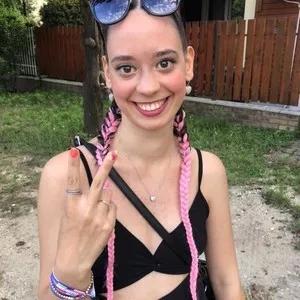 ScarletBloom from MyFreeCams is Freechat