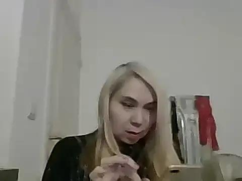 AlisaaQueen from StripChat is Freechat