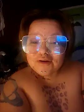 creamykris from StripChat is Freechat