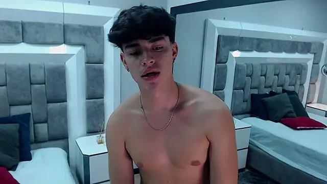 DrakeCollinss from StripChat is Freechat