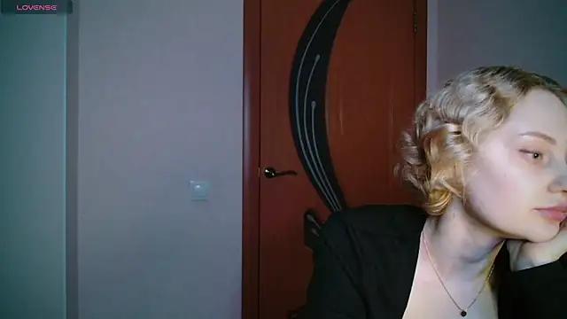 Emilia_blond from StripChat is Freechat