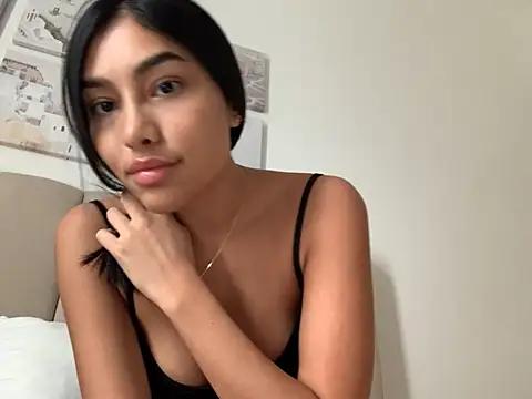 Jacquelinne_ from StripChat is Freechat