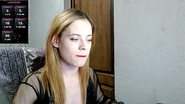 LauraBlan from StripChat is Freechat