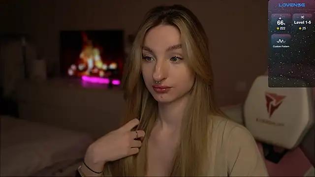 Lexy_kiky from StripChat is Freechat