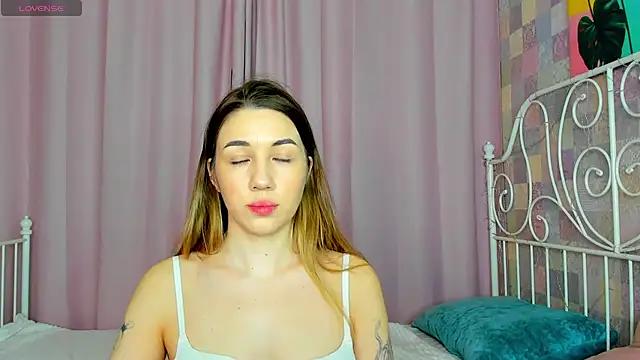 Lisa__Lourenss from StripChat is Freechat