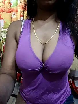 Loveliee from StripChat is Freechat