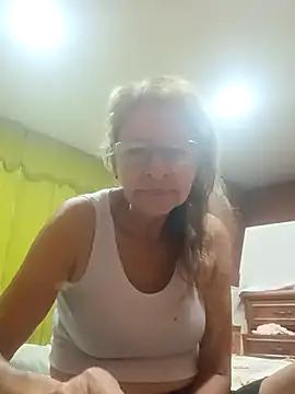 MaryLunna from StripChat is Freechat