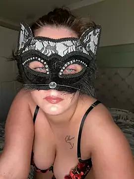 MaskedMollyxo from StripChat is Freechat