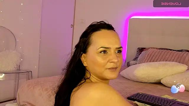 MelaniaSpike from StripChat is Freechat