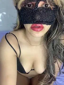 senoritaseno from StripChat is Freechat